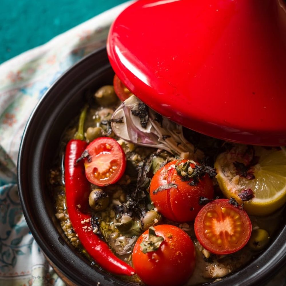 red-tazhin-with-vegetables-on-a-turquoise-table-PAJ349N